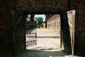 Porte entrée barraquements Auschwitz 1